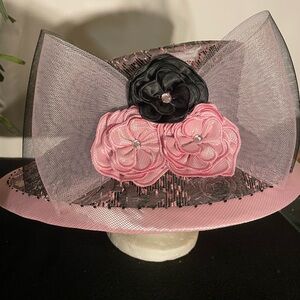 Chic Women's Hat with Pink and Black Floral Design